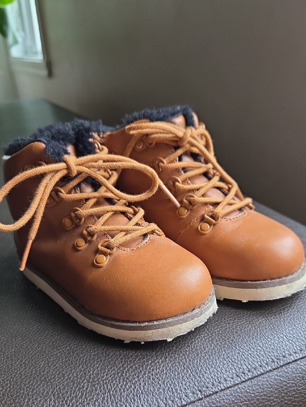 AKID Tan Lace-Up Boots - Warm Fleece Lining LIKE NEW Lightweight
